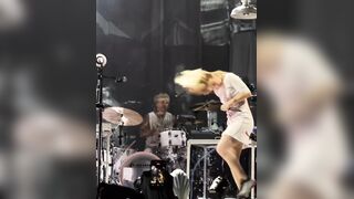 Hayley Williams yells out "F*ck ICE" and "Free Palestine" on stage while performing.