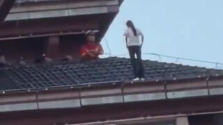 TRAGEDY IN CHINA: GIRL JUMPS FROM BUILDING AFTER ARGUMENT OVER AN IPHONE 18