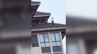 TRAGEDY IN CHINA: GIRL JUMPS FROM BUILDING AFTER ARGUMENT OVER AN IPHONE 18
