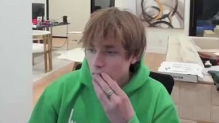 crypto trader leaked his seed phrase while he's live streaming Over$150000 was stolen