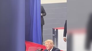 Agent rushes up to warn Secret Service agents of a possible security threat at Trump’s rally