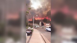 San Clemente, California looks like HELL right now during this raging Norte Fire