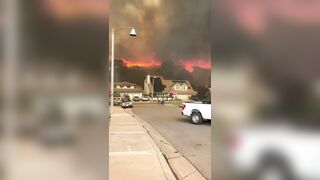 San Clemente, California looks like HELL right now during this raging Norte Fire
