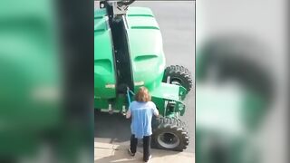 Demented Karen was caught on camera snipping hydraulic lines on a boom lift