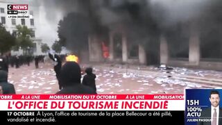 LYON IS DESCENDING INTO CHAOS!! THE CITY'S TOURIST OFFICE HAS BEEN SET ON FIRE