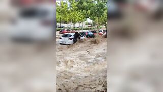 Flooding in Ecuador is so Bad, People have to Ride on Top of their Cars
