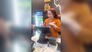 This woman just went nuclear at a restaurant over wings.