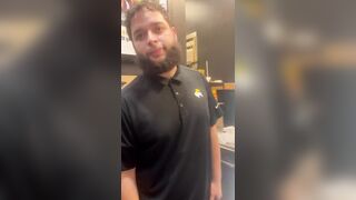 This woman just went nuclear at a restaurant over wings.