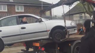 Irish traveller man in London isn't letting them seize his car without a fight