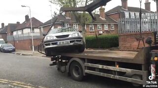 Irish traveller man in London isn't letting them seize his car without a fight