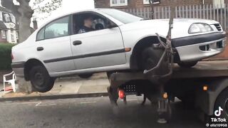 Irish traveller man in London isn't letting them seize his car without a fight