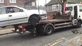 Irish traveller man in London isn't letting them seize his car without a fight