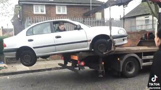 Irish traveller man in London isn't letting them seize his car without a fight