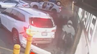 Vehicle crashes into jewelry store in robbery near Toronto Pearson Airport