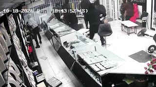 Vehicle crashes into jewelry store in robbery near Toronto Pearson Airport