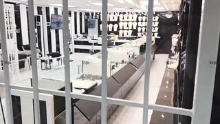 Vehicle crashes into jewelry store in robbery near Toronto Pearson Airport
