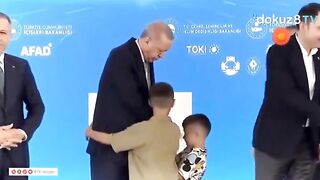 Turkish President Erdogan slaps a "little child" for not kissing his hand