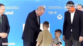 Turkish President Erdogan slaps a "little child" for not kissing his hand