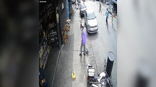 Retired Police Officer comes out of Store to Save Man from Robbery
