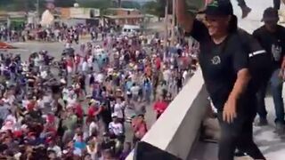 Venezuela bakery giving free bread to protesters who are Angry that the Election was rigged by Maduro (7 Dead so Far)