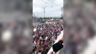 Venezuela bakery giving free bread to protesters who are Angry that the Election was rigged by Maduro (7 Dead so Far)