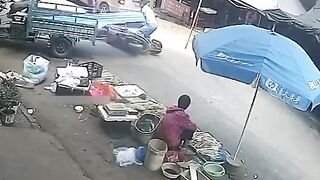 Poor Guy driving his Scooter dies in Bizarre Slit Throat Accident