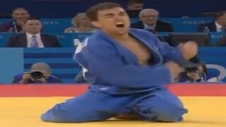 Judo Competitor Dislocates His Shoulder While Celebrating His Win at The Olympics