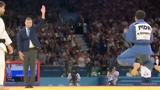 Judo Competitor Dislocates His Shoulder While Celebrating His Win at The Olympics