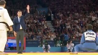 Judo Competitor Dislocates His Shoulder While Celebrating His Win at The Olympics