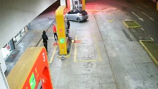 Brazil: Gas Station Employees Scatter when Hitman shows Up to Kill One of them