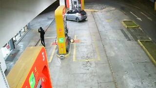 Brazil: Gas Station Employees Scatter when Hitman shows Up to Kill One of them