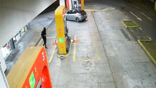 Brazil: Gas Station Employees Scatter when Hitman shows Up to Kill One of them