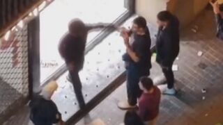 Barcelona: Footage of the arrest of one of the rioters, while he was looting a store