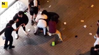 Barcelona: Footage of the arrest of one of the rioters, while he was looting a store
