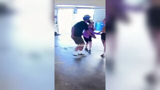 Stalker GRABS a woman in broad daylight in Hawaii and tries to drag her to his truck