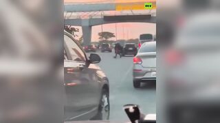 Hitmen pull man out of car and execute him in the middle of a highway in Ecuador