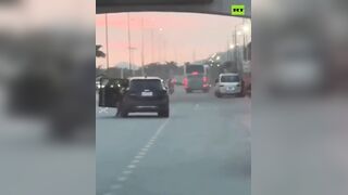 Hitmen pull man out of car and execute him in the middle of a highway in Ecuador