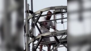 (New angle)Weslley Xavier died after jumping from a telecommunications tower