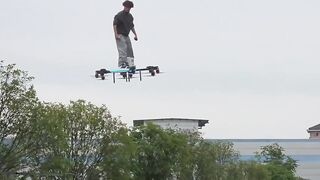 While everyone else stuck in traffic this guy has taken to the skies on flying skate