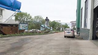 While everyone else stuck in traffic this guy has taken to the skies on flying skate