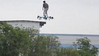 While everyone else stuck in traffic this guy has taken to the skies on flying skate