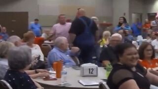 Republican Meeting in Arkansas Ends With a Crazy KO