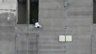 Mexican Drug Cartel Boss is Captured in Daring Rooftop Chase