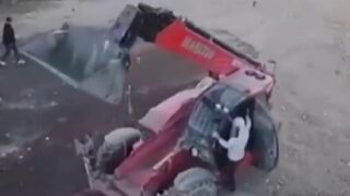 Tip #1 for you Guys. You Can't Stop an Excavator with your bare Hands. Driver and Helper Die