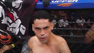 One Armed MMA Fighter Knocks out Opponent in First Round