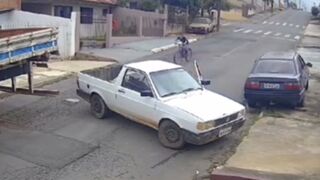 Look Ma..No Brakes! Kid loses his Brakes on his Bike at the Worst Time