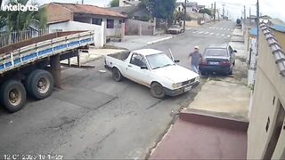Look Ma..No Brakes! Kid loses his Brakes on his Bike at the Worst Time