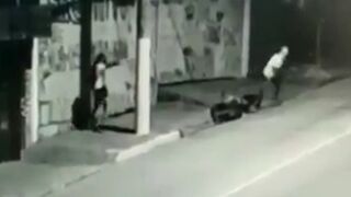 Black Girl has a Gun. Thugs think they have an Easy Target