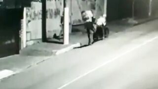 Black Girl has a Gun. Thugs think they have an Easy Target