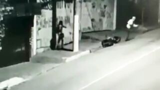 Black Girl has a Gun. Thugs think they have an Easy Target